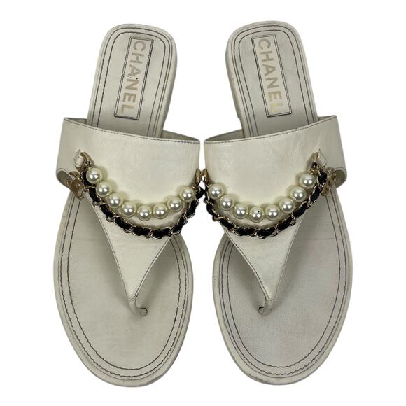 Chanel Pearl & Chain CC Logo Embellished Thong Sandal White Size 40 - Picture 2 of 14
